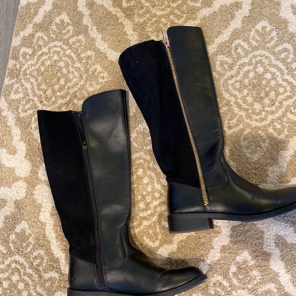 Lauren Conrad Knee High  Black boots, with Zipper, size 7.5 1 Inch heel
